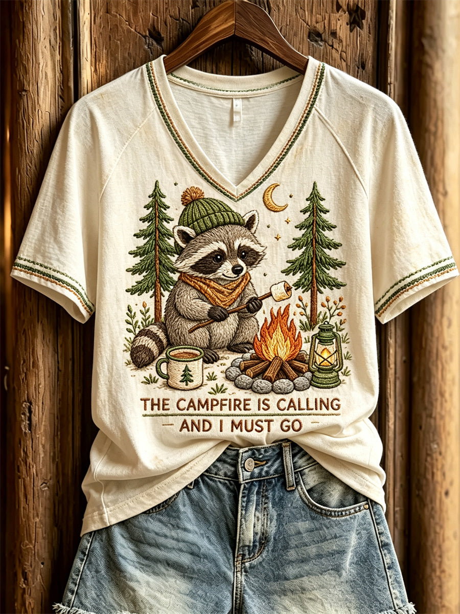 Naisten The Campfire is Calling and I Must Go Camping -pesukarhu-painokuvioinen lyhythihainen t-paita