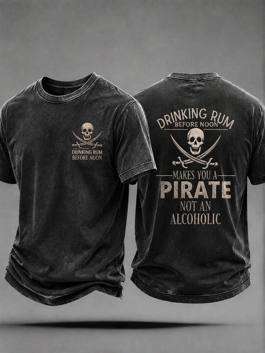 Miesten "juominen ennen keskipäivää tekee sinusta merirosvo, ei alkoholisti" Fun Pirate Rum Casual Unisex T-paitaa