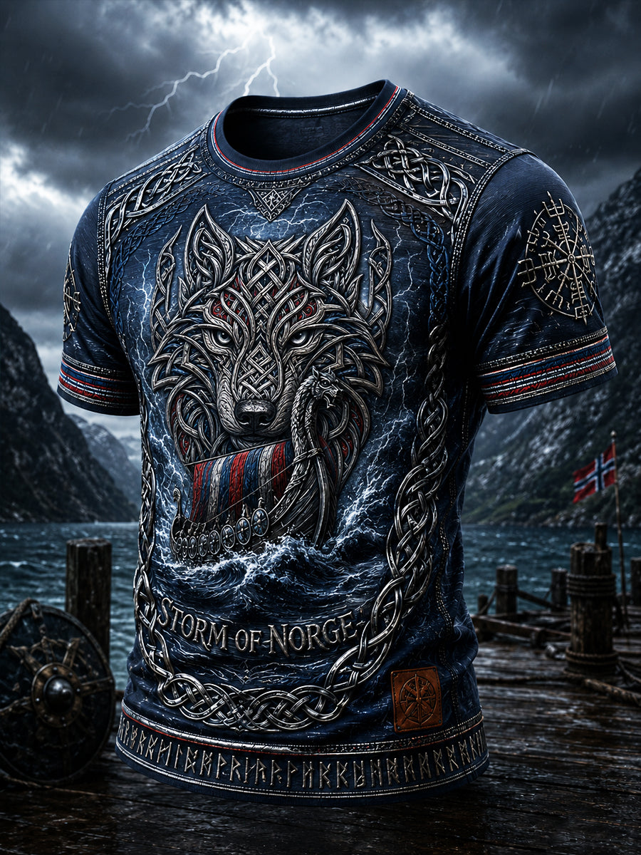 Rennonlinjainen t-paita, jossa vanhanaikainen viikinkitaidepainatus
