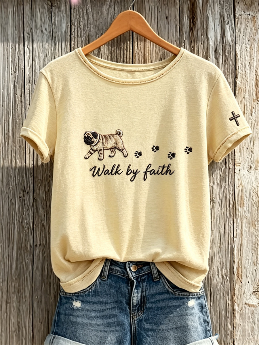 Naisten Walk by Faith Walking Pug Dog Print