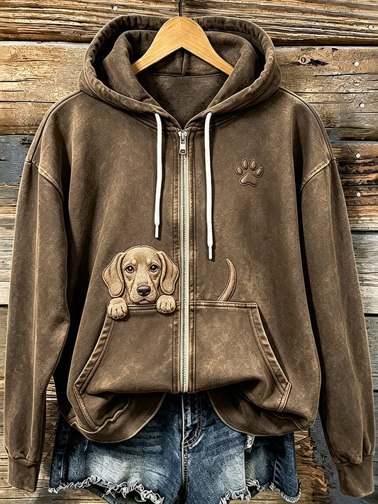 Naisten söpö Peeking Labrador koira kässsä