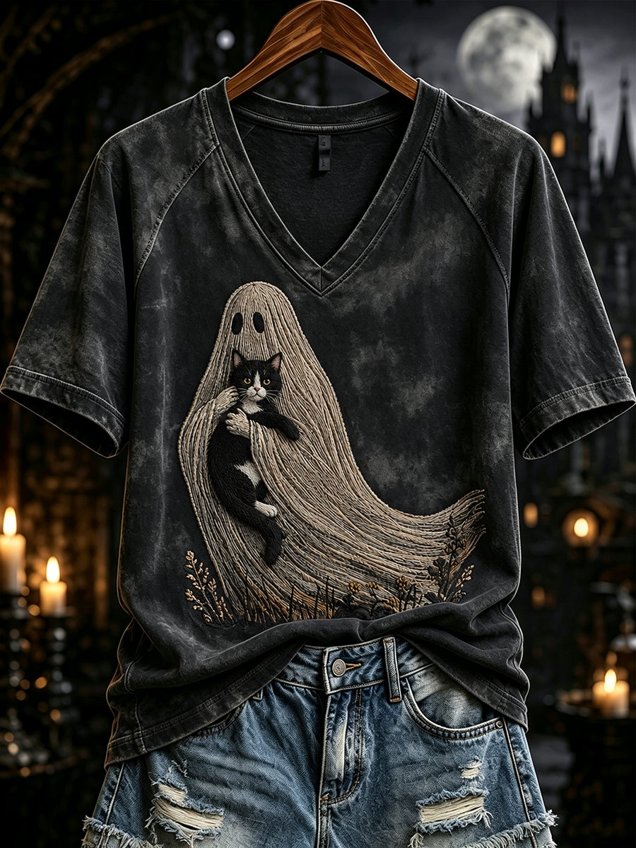 Naisten A Ghost Holding A Cat -painokuvioinen V-pääntiillinen lyhythihainen t-paita